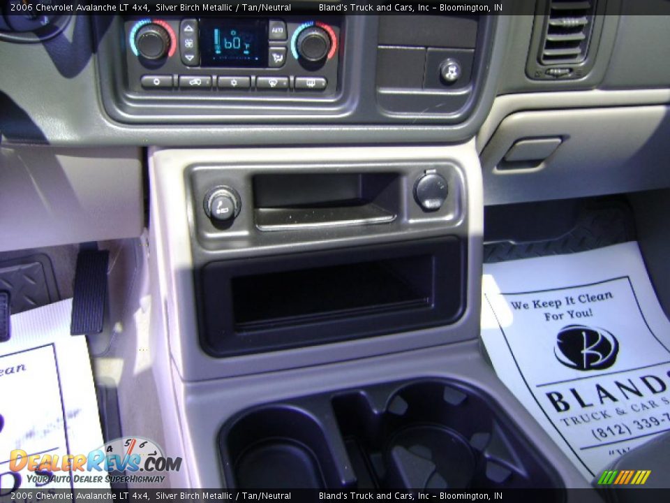 2006 Chevrolet Avalanche LT 4x4 Silver Birch Metallic / Tan/Neutral Photo #21