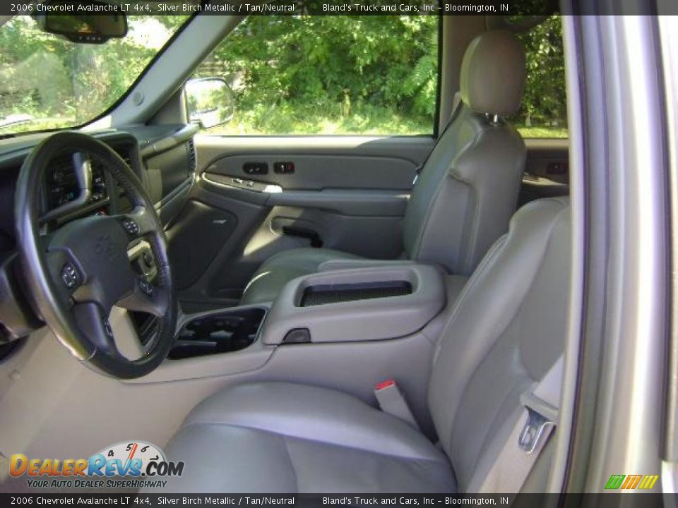2006 Chevrolet Avalanche LT 4x4 Silver Birch Metallic / Tan/Neutral Photo #24
