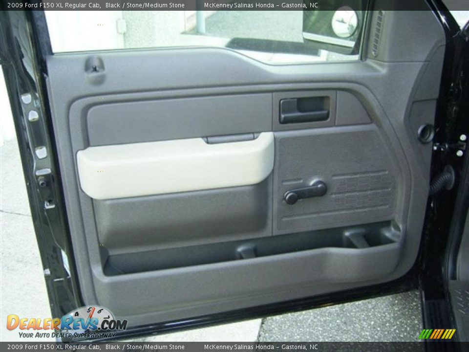 2009 Ford F150 XL Regular Cab Black / Stone/Medium Stone Photo #17