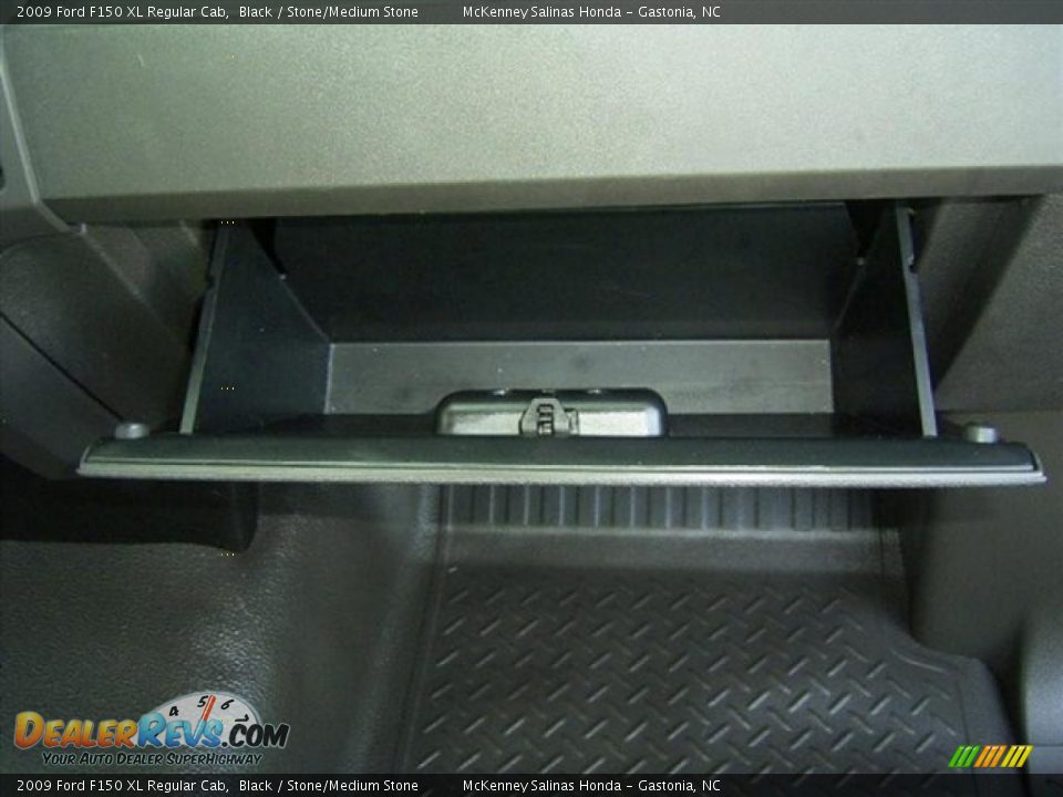 2009 Ford F150 XL Regular Cab Black / Stone/Medium Stone Photo #22