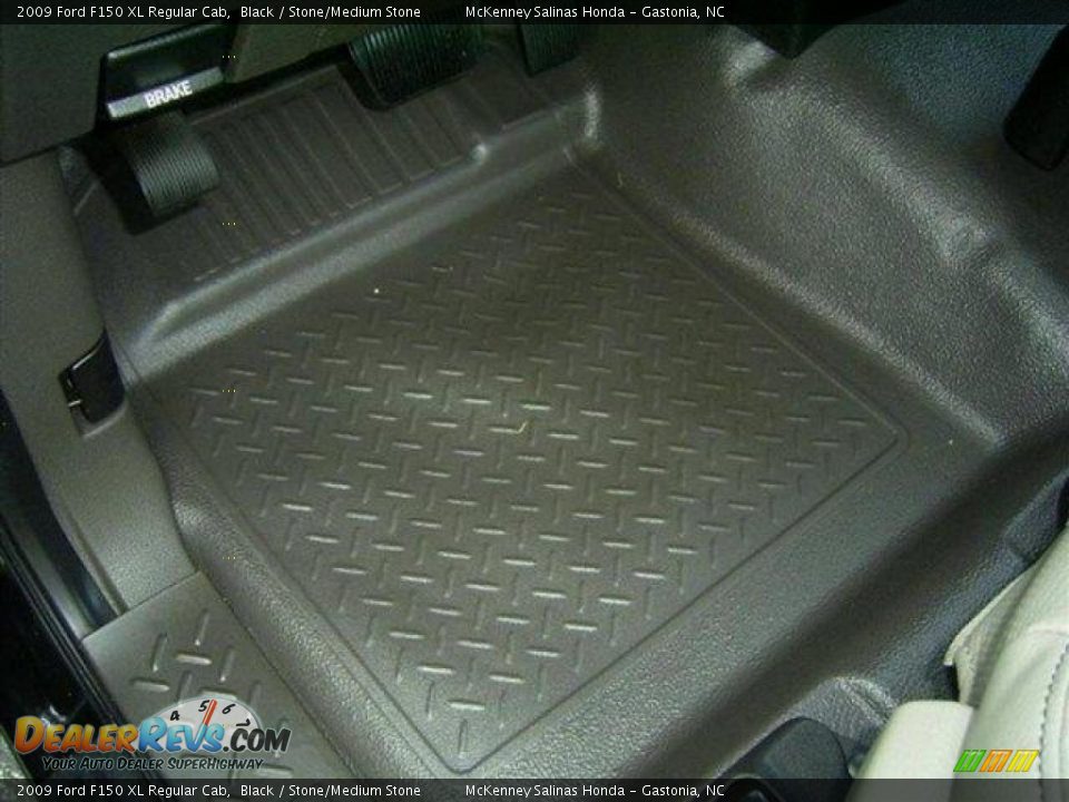 2009 Ford F150 XL Regular Cab Black / Stone/Medium Stone Photo #27
