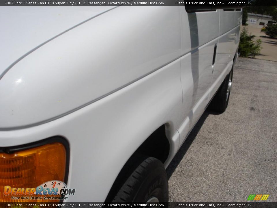 2007 Ford E Series Van E350 Super Duty XLT 15 Passenger Oxford White / Medium Flint Grey Photo #11