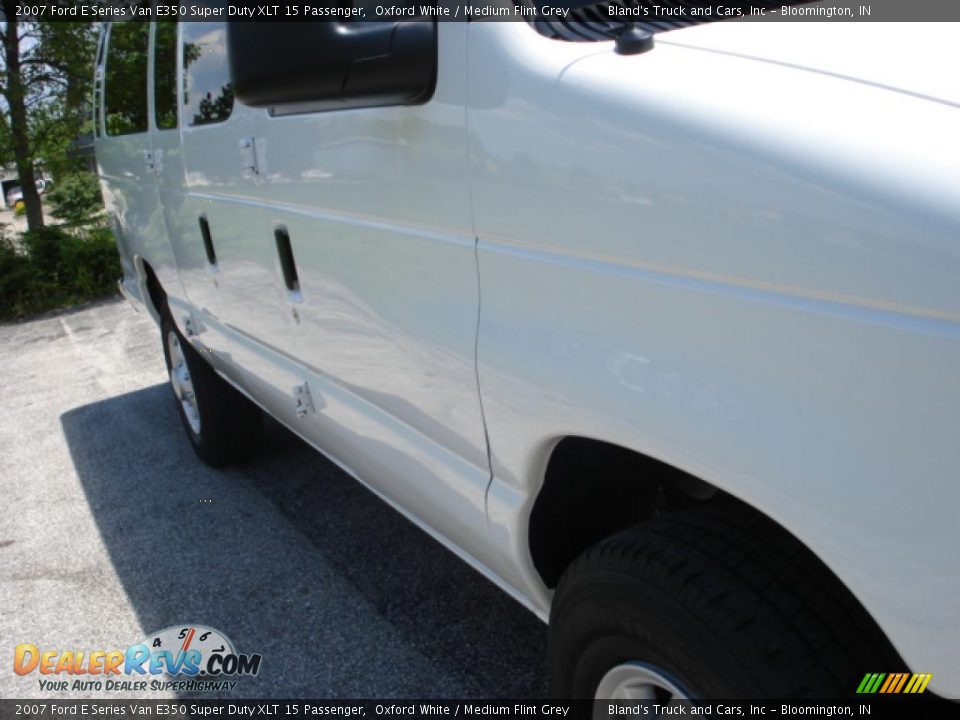 2007 Ford E Series Van E350 Super Duty XLT 15 Passenger Oxford White / Medium Flint Grey Photo #12