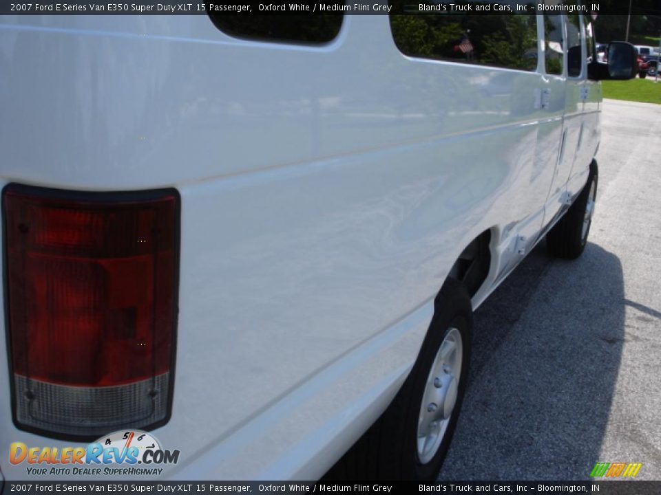 2007 Ford E Series Van E350 Super Duty XLT 15 Passenger Oxford White / Medium Flint Grey Photo #13