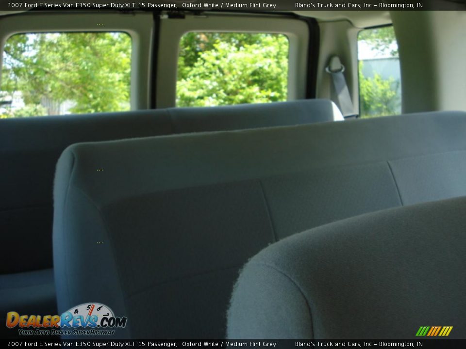 2007 Ford E Series Van E350 Super Duty XLT 15 Passenger Oxford White / Medium Flint Grey Photo #32