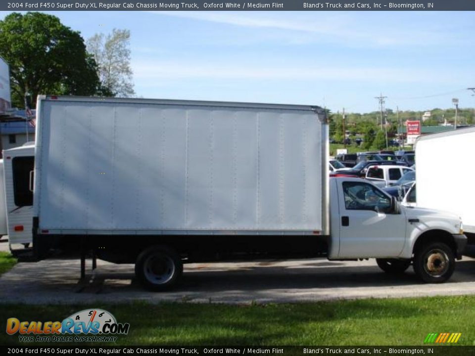 2004 Ford F450 Super Duty XL Regular Cab Chassis Moving Truck Oxford White / Medium Flint Photo #2