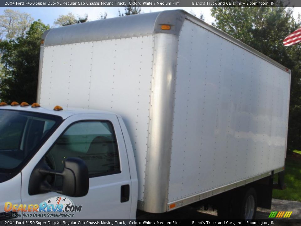 2004 Ford F450 Super Duty XL Regular Cab Chassis Moving Truck Oxford White / Medium Flint Photo #4