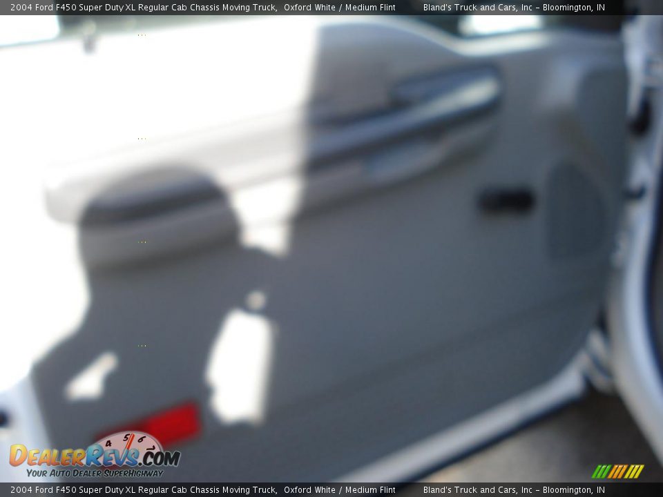 2004 Ford F450 Super Duty XL Regular Cab Chassis Moving Truck Oxford White / Medium Flint Photo #7