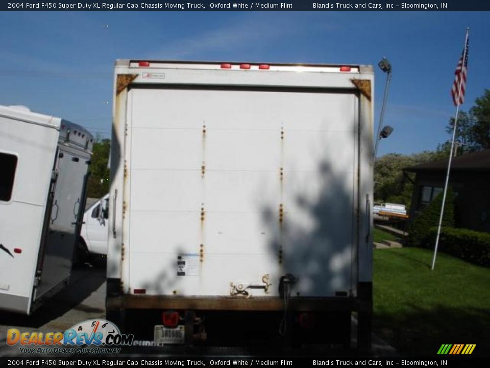 2004 Ford F450 Super Duty XL Regular Cab Chassis Moving Truck Oxford White / Medium Flint Photo #12