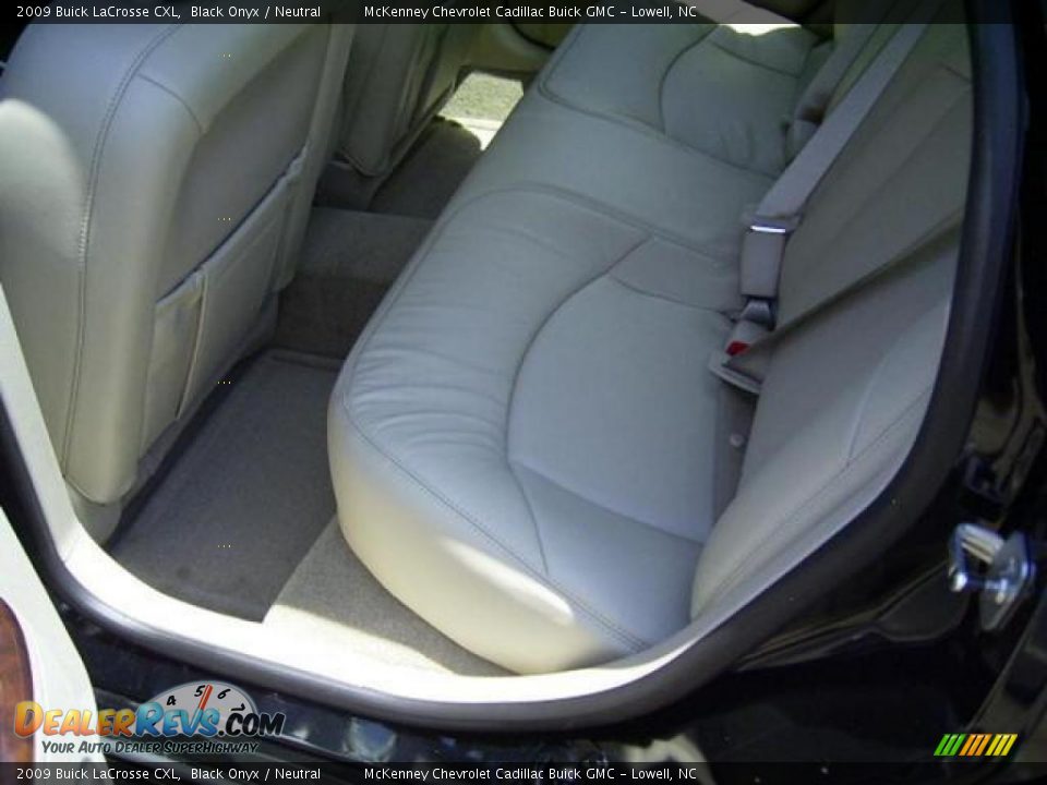 2009 Buick LaCrosse CXL Black Onyx / Neutral Photo #16