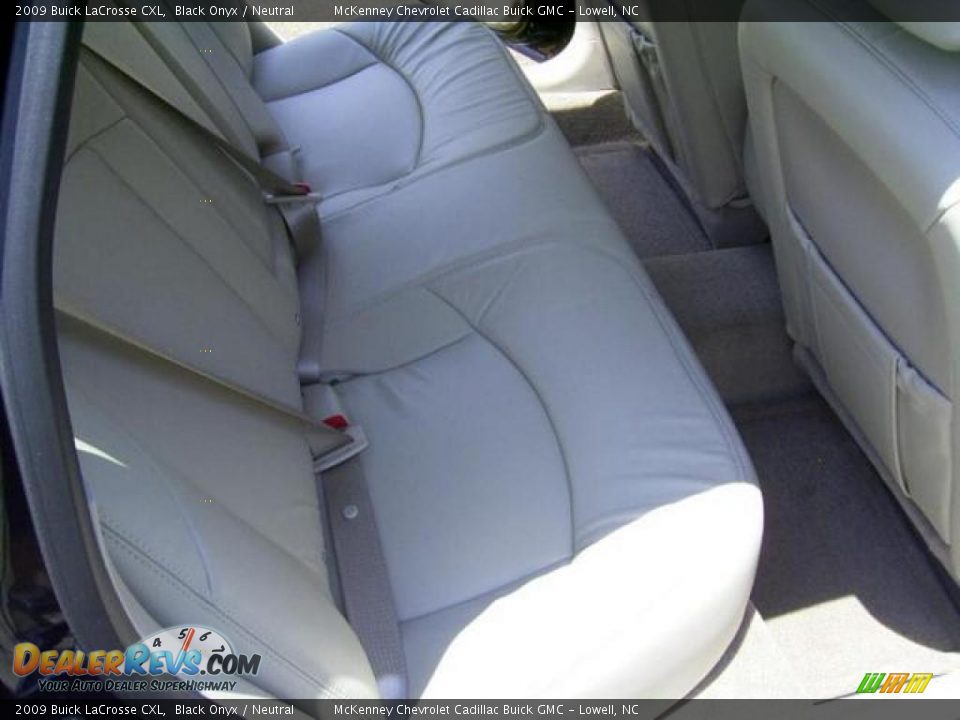 2009 Buick LaCrosse CXL Black Onyx / Neutral Photo #18