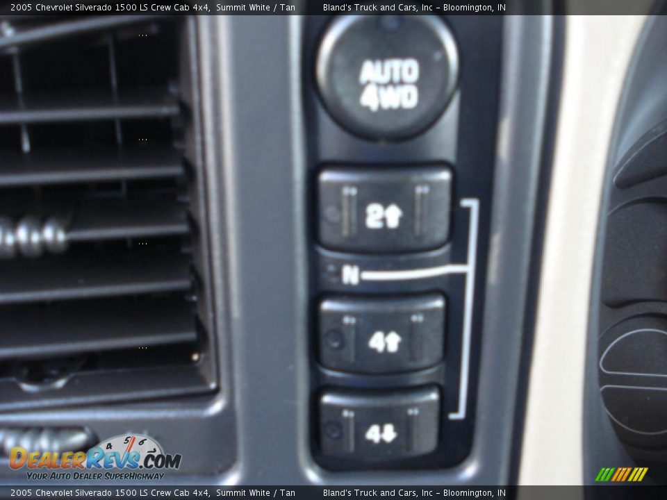 2005 Chevrolet Silverado 1500 LS Crew Cab 4x4 Summit White / Tan Photo #13
