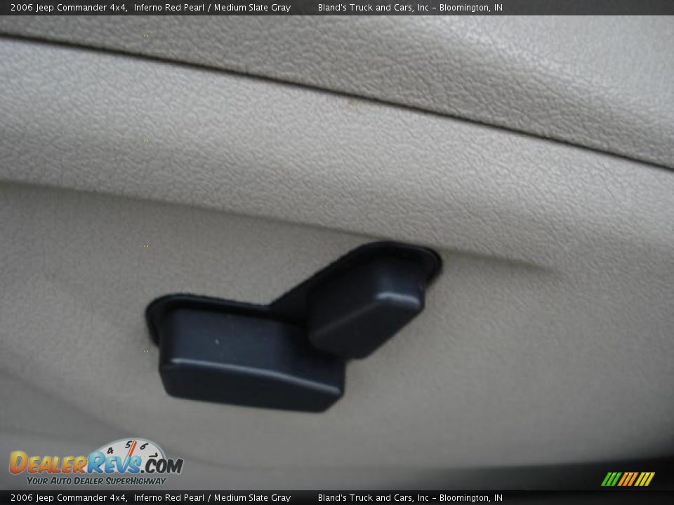 2006 Jeep Commander 4x4 Inferno Red Pearl / Medium Slate Gray Photo #13