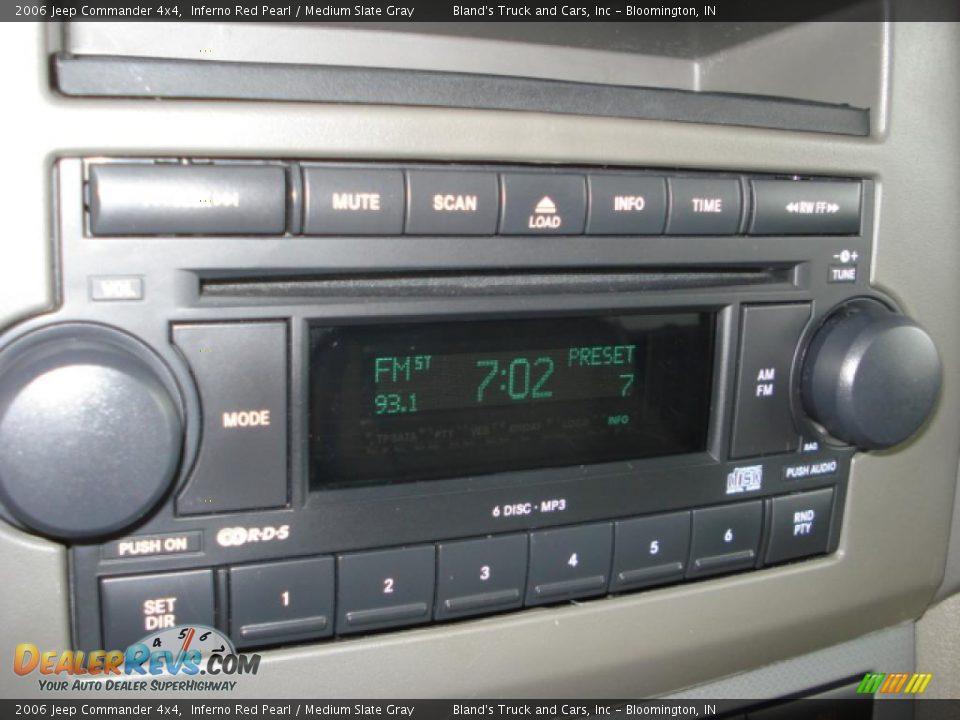 2006 Jeep Commander 4x4 Inferno Red Pearl / Medium Slate Gray Photo #16