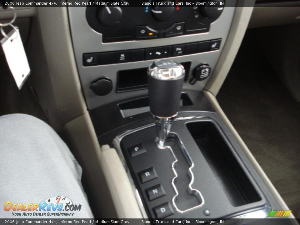 2006 Jeep Commander 4x4 Inferno Red Pearl / Medium Slate Gray Photo #18