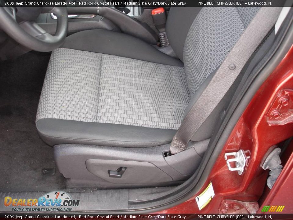 2009 Jeep Grand Cherokee Laredo 4x4 Red Rock Crystal Pearl / Medium Slate Gray/Dark Slate Gray Photo #8
