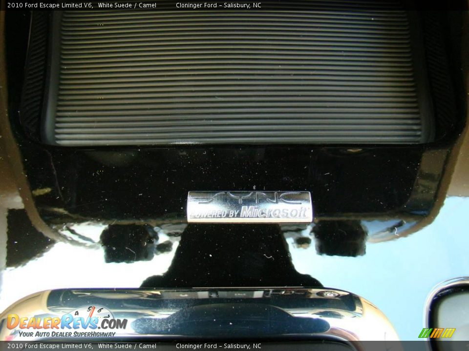 2010 Ford Escape Limited V6 White Suede / Camel Photo #26