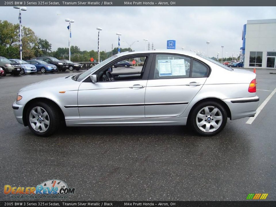 2005 BMW 3 Series 325xi Sedan Titanium Silver Metallic / Black Photo #2