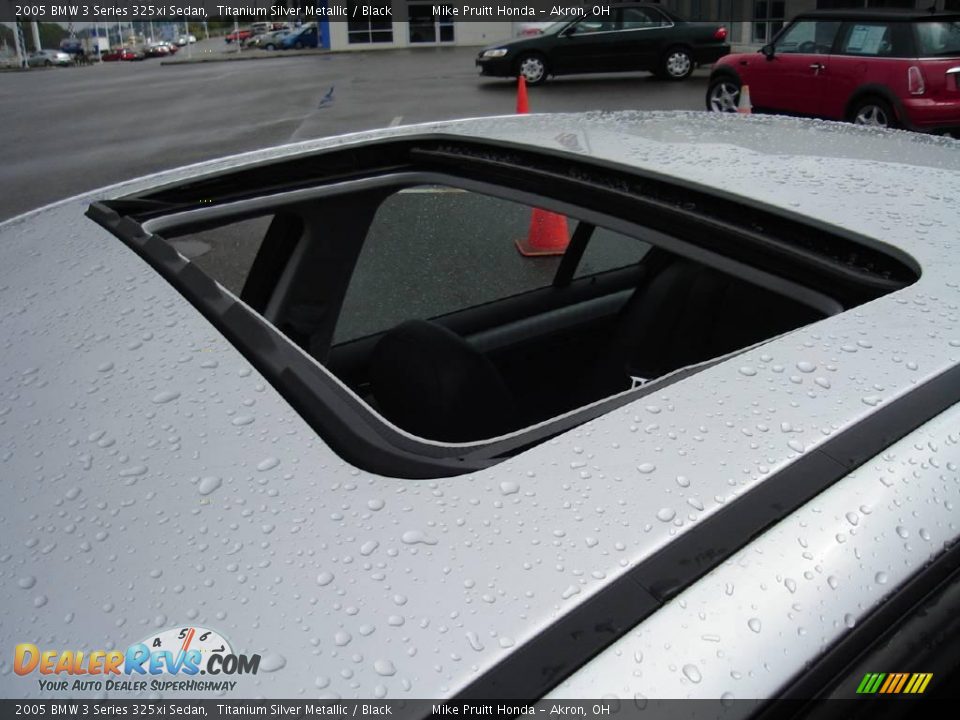 2005 BMW 3 Series 325xi Sedan Titanium Silver Metallic / Black Photo #10