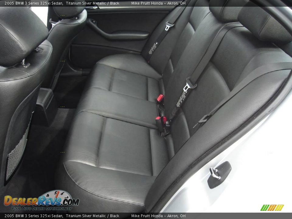 2005 BMW 3 Series 325xi Sedan Titanium Silver Metallic / Black Photo #16
