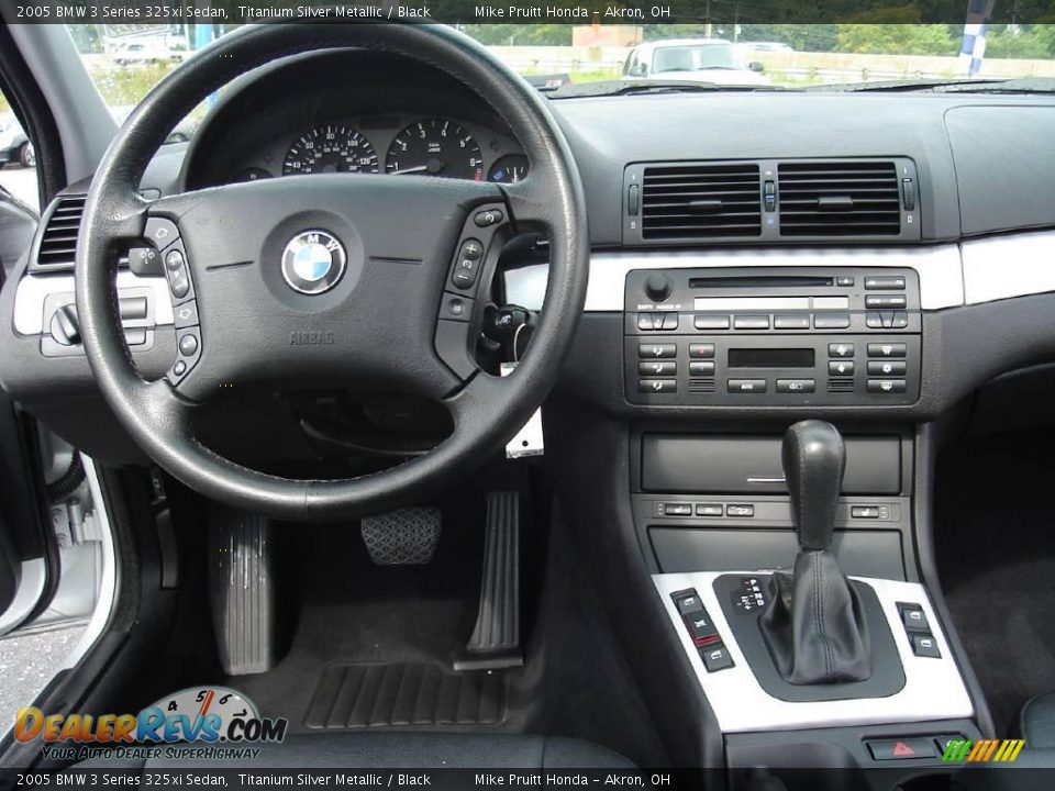 2005 BMW 3 Series 325xi Sedan Titanium Silver Metallic / Black Photo #17