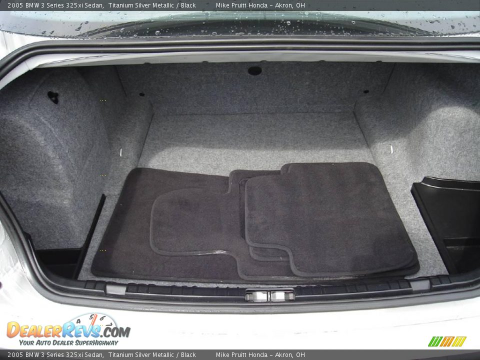 2005 BMW 3 Series 325xi Sedan Titanium Silver Metallic / Black Photo #18