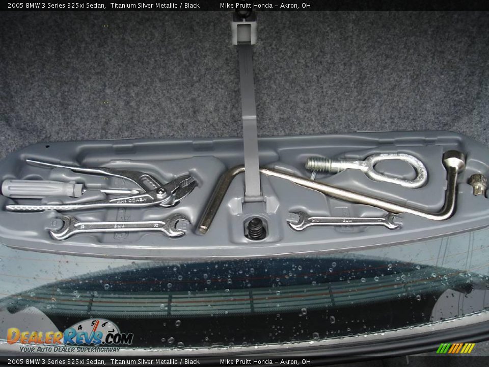 2005 BMW 3 Series 325xi Sedan Titanium Silver Metallic / Black Photo #19