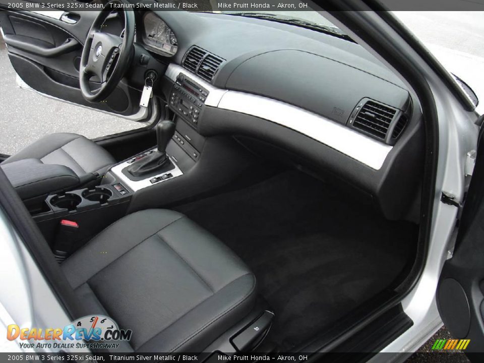 2005 BMW 3 Series 325xi Sedan Titanium Silver Metallic / Black Photo #21