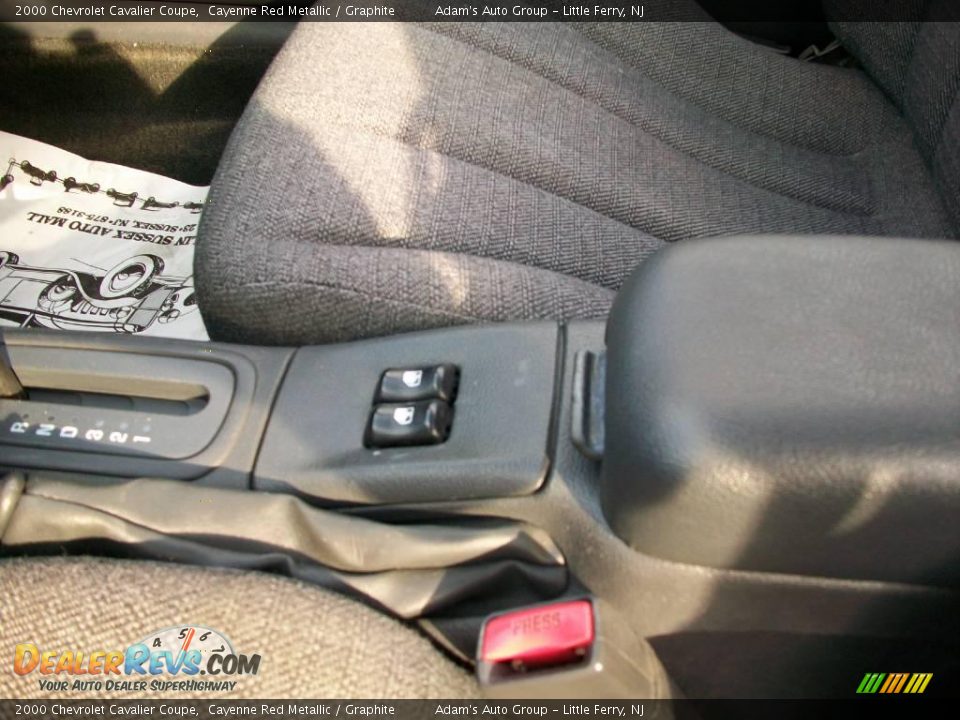 2000 Chevrolet Cavalier Coupe Cayenne Red Metallic / Graphite Photo #28