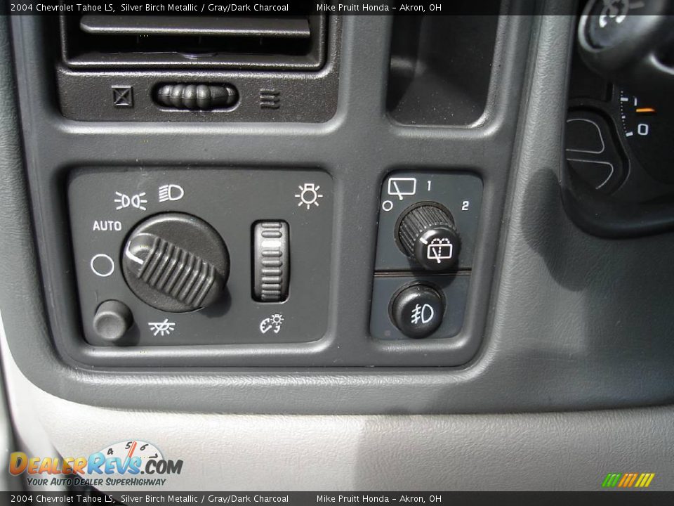 2004 Chevrolet Tahoe LS Silver Birch Metallic / Gray/Dark Charcoal Photo #29