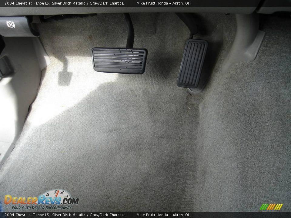 2004 Chevrolet Tahoe LS Silver Birch Metallic / Gray/Dark Charcoal Photo #33