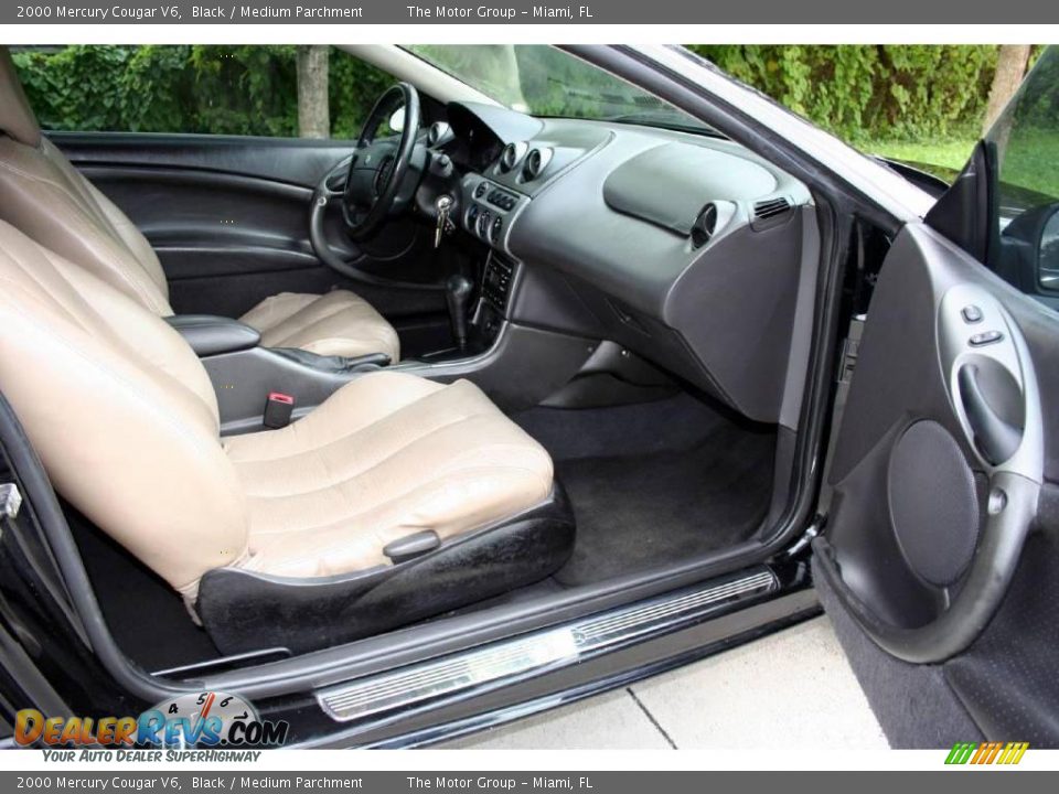 2000 Mercury Cougar V6 Black / Medium Parchment Photo #30