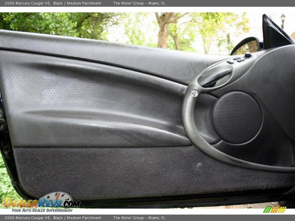 2000 Mercury Cougar V6 Black / Medium Parchment Photo #31