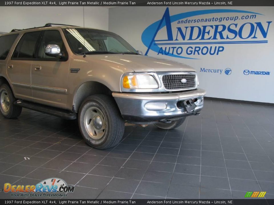1997 Ford Expedition XLT 4x4 Light Prairie Tan Metallic / Medium Prairie Tan Photo #1