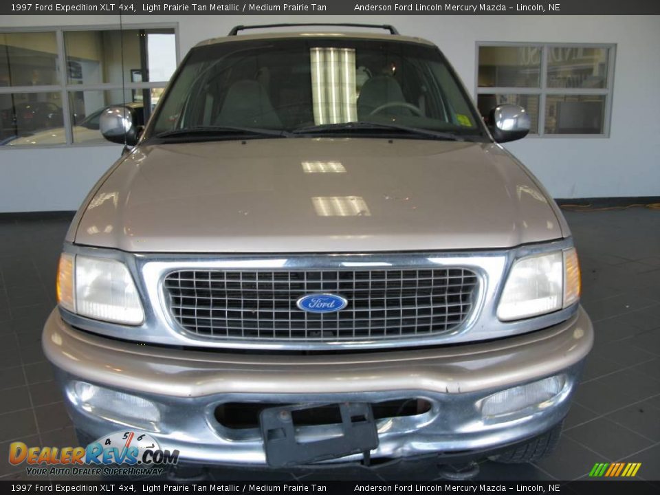 1997 Ford Expedition XLT 4x4 Light Prairie Tan Metallic / Medium Prairie Tan Photo #2