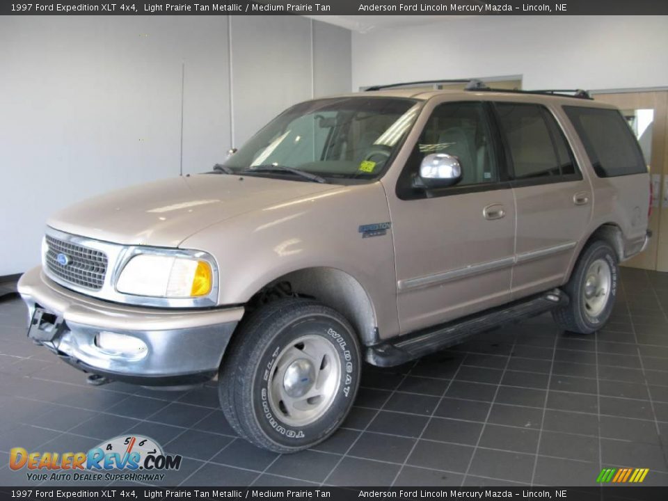 1997 Ford Expedition XLT 4x4 Light Prairie Tan Metallic / Medium Prairie Tan Photo #3
