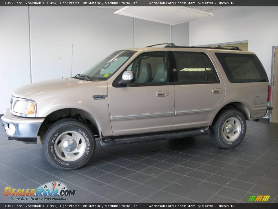1997 Ford Expedition XLT 4x4 Light Prairie Tan Metallic / Medium Prairie Tan Photo #4