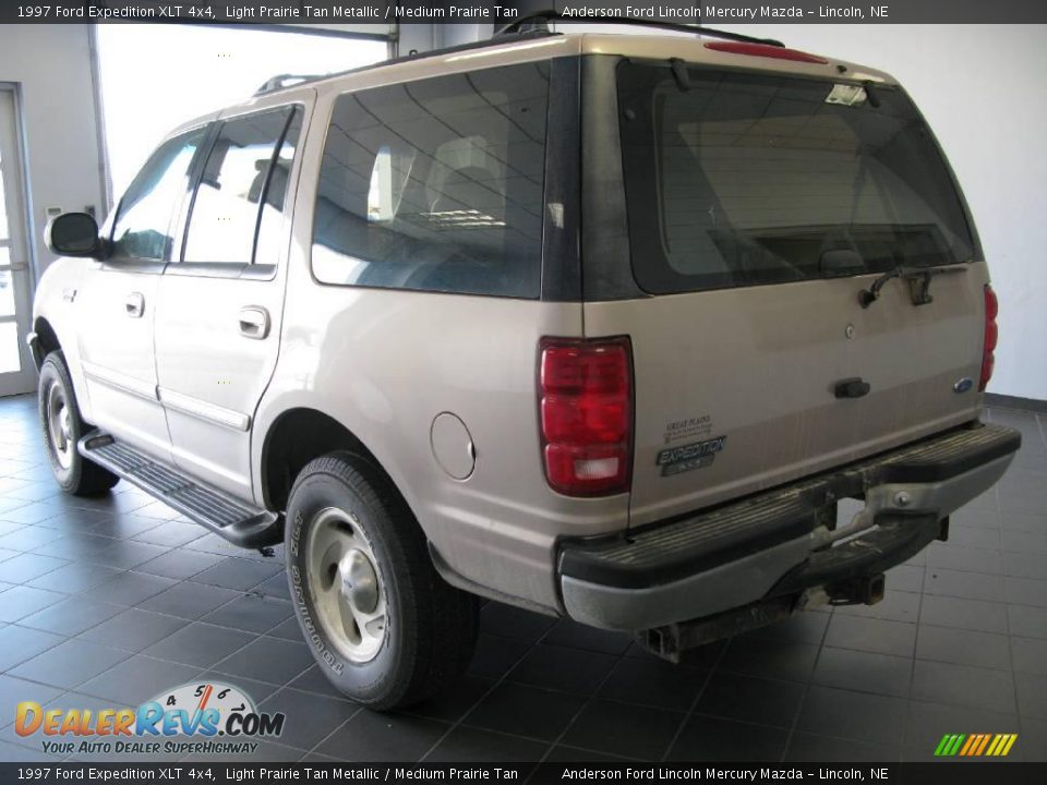 1997 Ford Expedition XLT 4x4 Light Prairie Tan Metallic / Medium Prairie Tan Photo #5