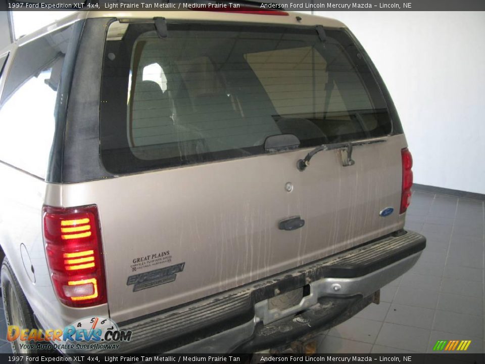 1997 Ford Expedition XLT 4x4 Light Prairie Tan Metallic / Medium Prairie Tan Photo #6