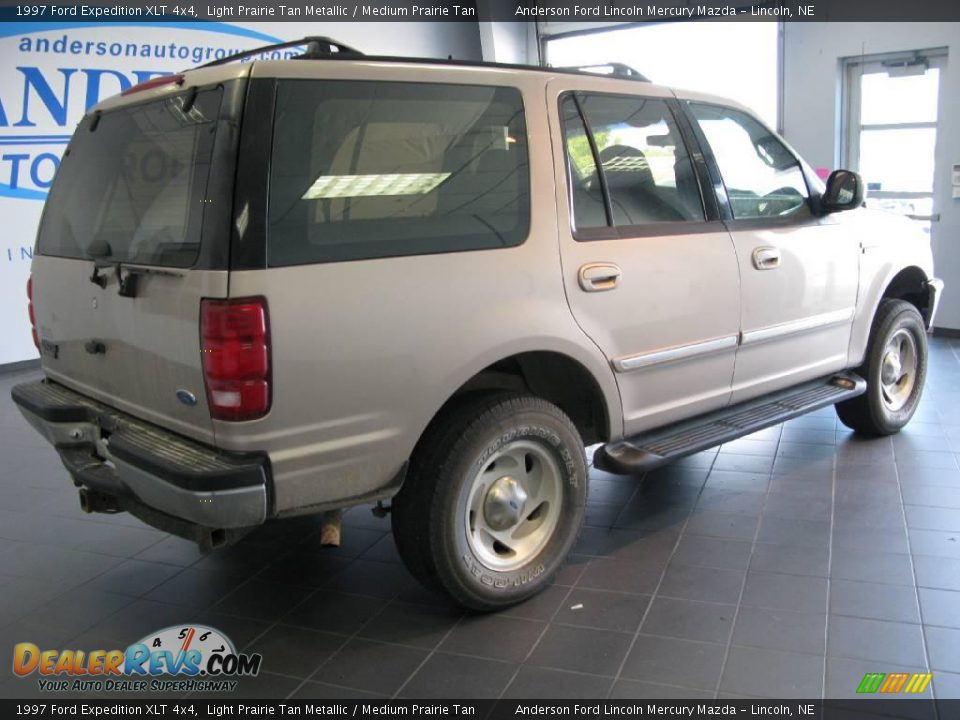 1997 Ford Expedition XLT 4x4 Light Prairie Tan Metallic / Medium Prairie Tan Photo #7