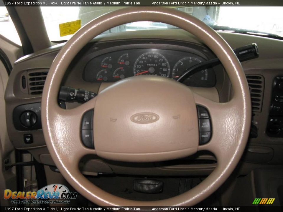 1997 Ford Expedition XLT 4x4 Light Prairie Tan Metallic / Medium Prairie Tan Photo #15
