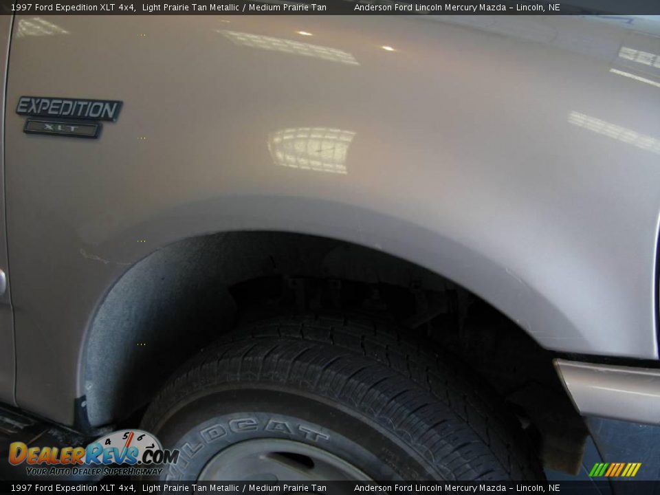 1997 Ford Expedition XLT 4x4 Light Prairie Tan Metallic / Medium Prairie Tan Photo #19