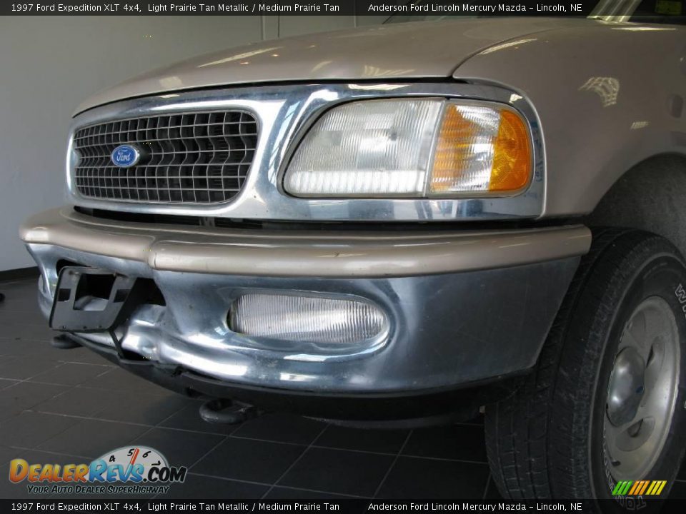 1997 Ford Expedition XLT 4x4 Light Prairie Tan Metallic / Medium Prairie Tan Photo #21