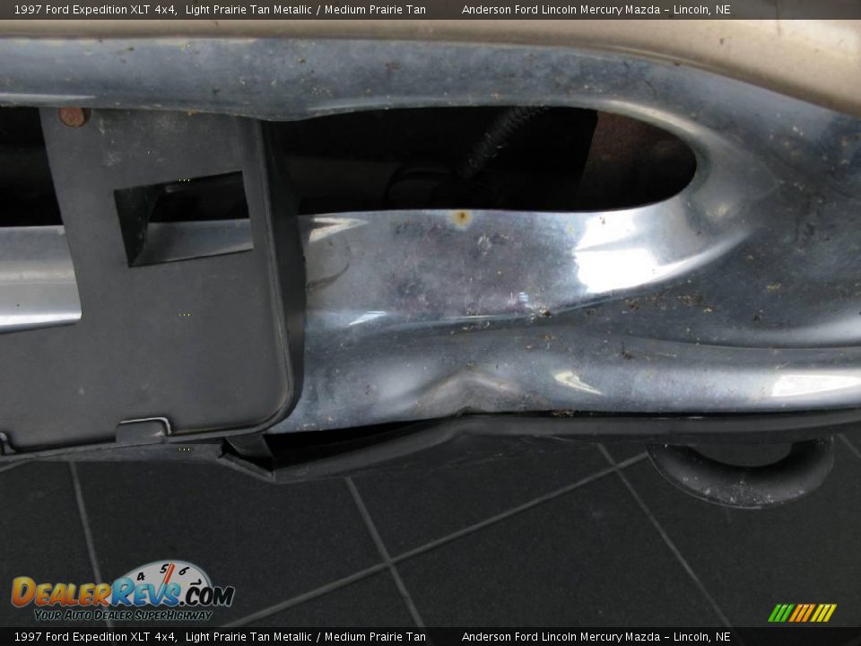 1997 Ford Expedition XLT 4x4 Light Prairie Tan Metallic / Medium Prairie Tan Photo #22