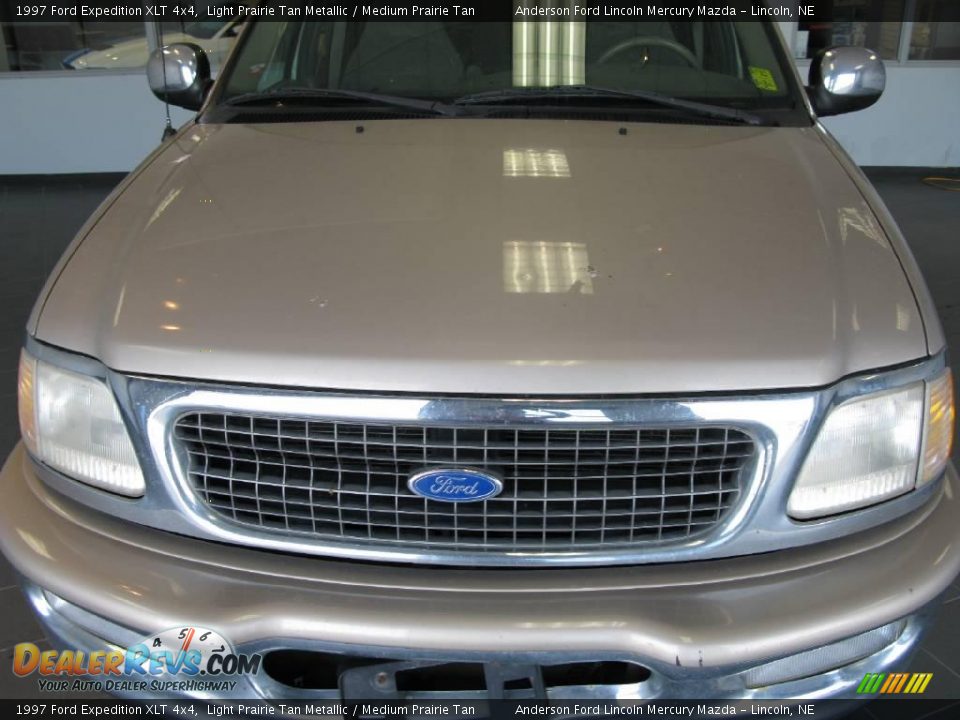 1997 Ford Expedition XLT 4x4 Light Prairie Tan Metallic / Medium Prairie Tan Photo #24