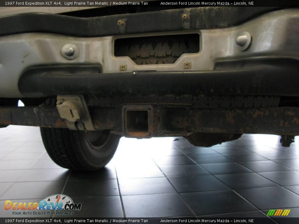 1997 Ford Expedition XLT 4x4 Light Prairie Tan Metallic / Medium Prairie Tan Photo #31