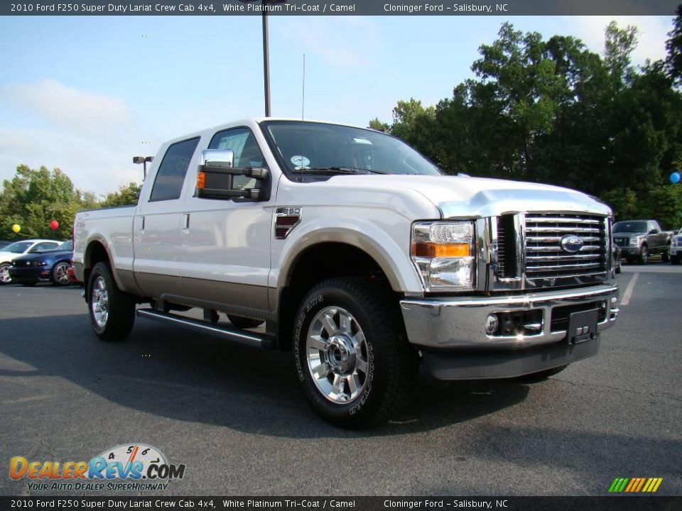 2010 Ford F250 Super Duty Lariat Crew Cab 4x4 White Platinum Tri-Coat / Camel Photo #2