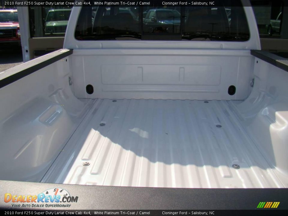 2010 Ford F250 Super Duty Lariat Crew Cab 4x4 White Platinum Tri-Coat / Camel Photo #11