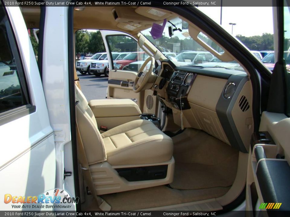 2010 Ford F250 Super Duty Lariat Crew Cab 4x4 White Platinum Tri-Coat / Camel Photo #13