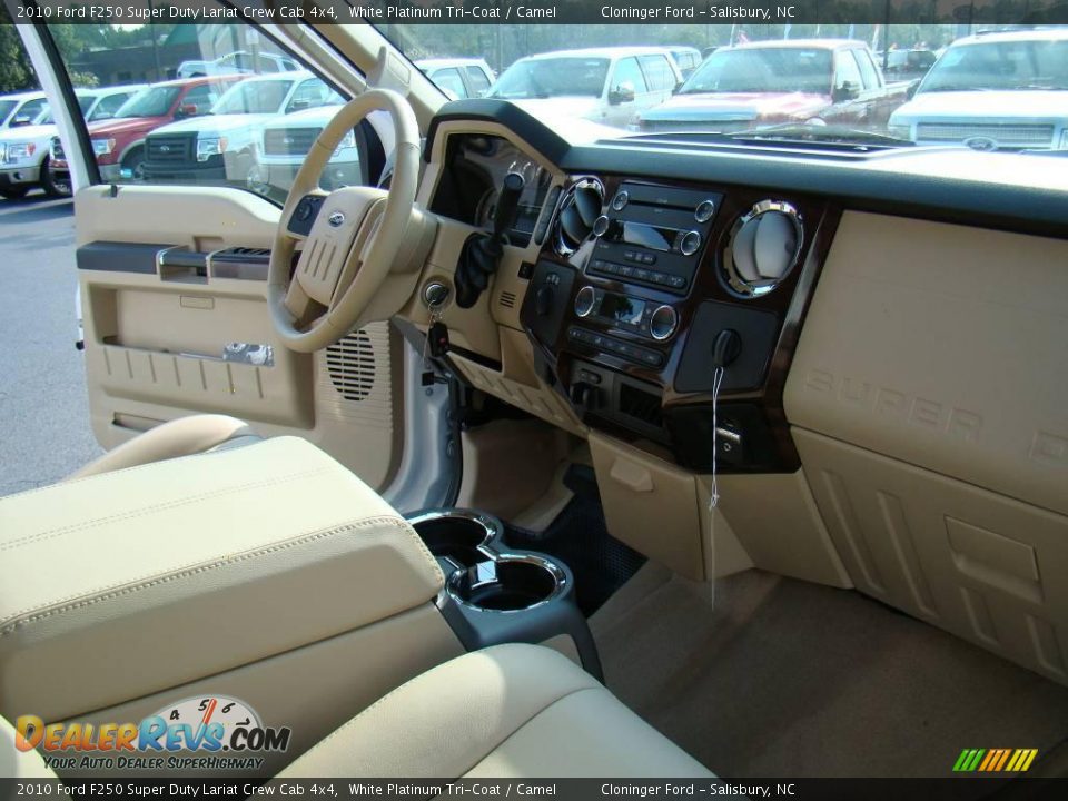 2010 Ford F250 Super Duty Lariat Crew Cab 4x4 White Platinum Tri-Coat / Camel Photo #14